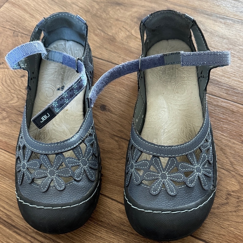 JBL Gray Floral Cutout Women's Shoes - Picture 6 of 6